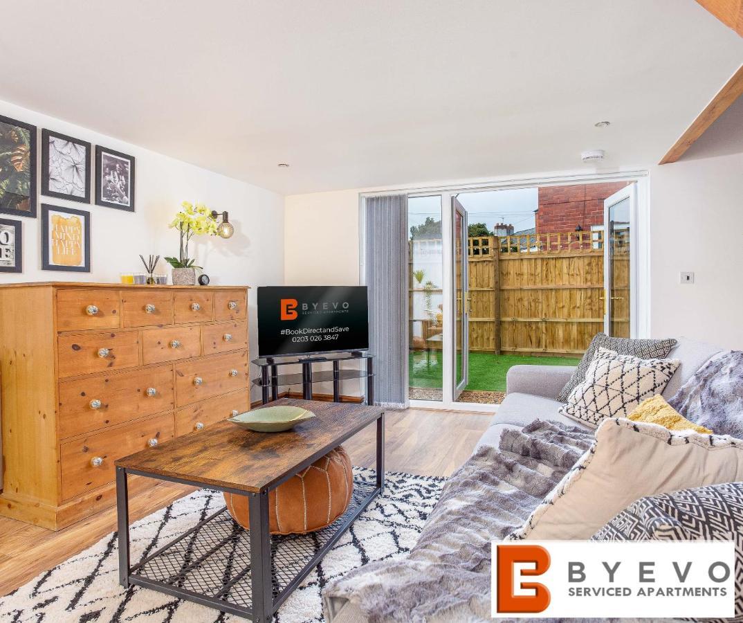 Byevo Oswestry Barn - Quirky Romantic Retreat Or Cosy Contractor Base Exterior foto