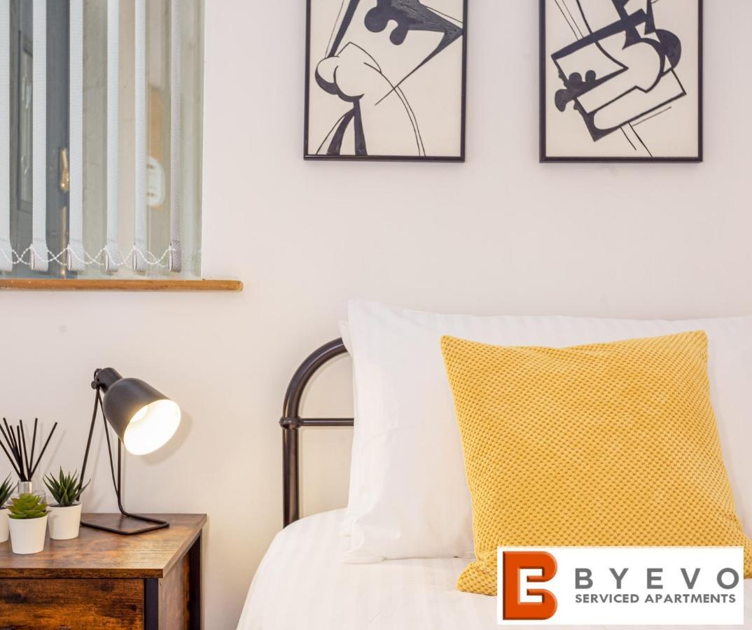 Byevo Oswestry Barn - Quirky Romantic Retreat Or Cosy Contractor Base Exterior foto